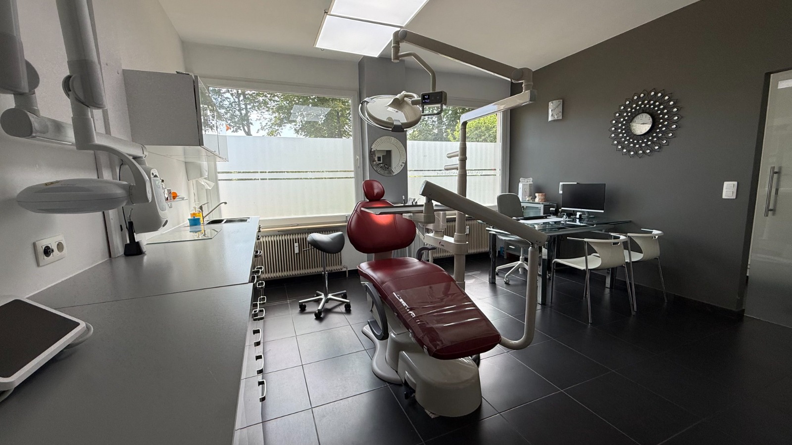 Salle de soins de Dentisani Clinic